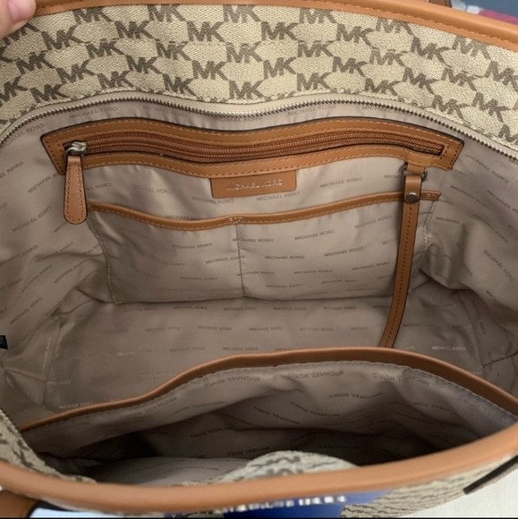 🆕 NWOT Michael Kors Emry Center Stripe Tote - Picture 6 of 8